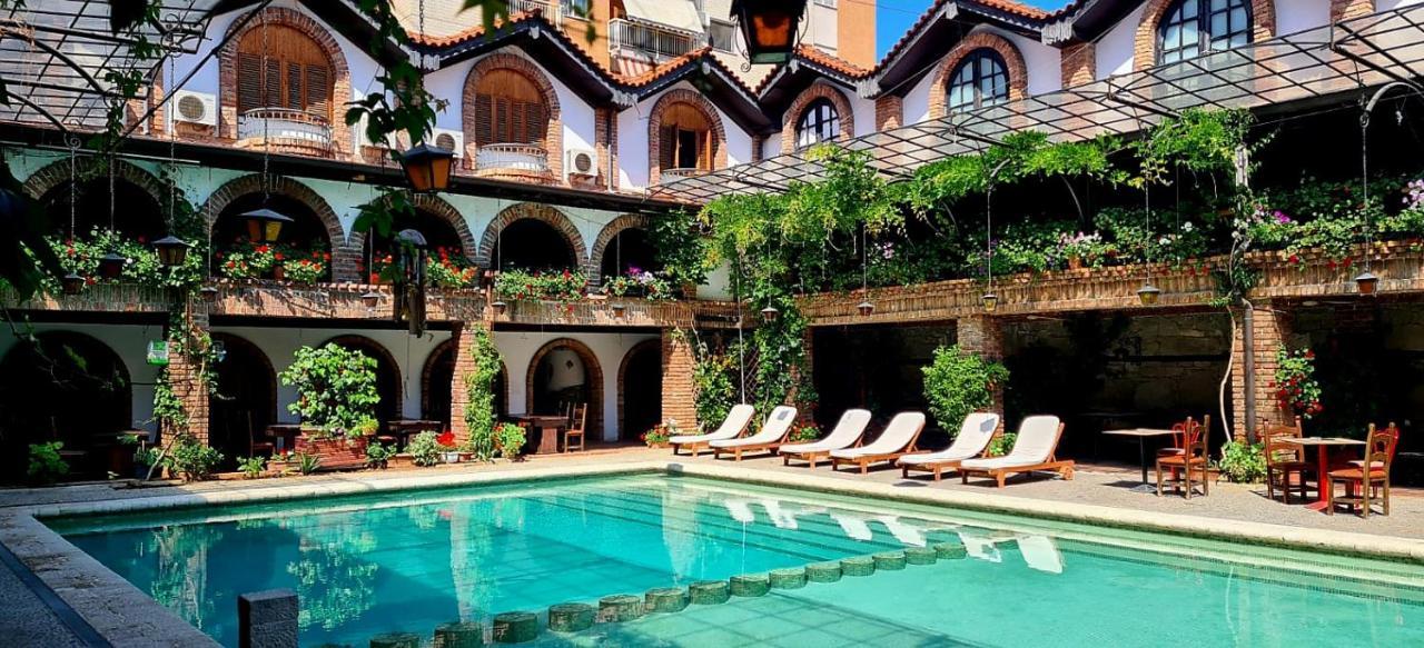 Hotel Restaurant Bujtina E Gjelit Tiranë Ngoại thất bức ảnh