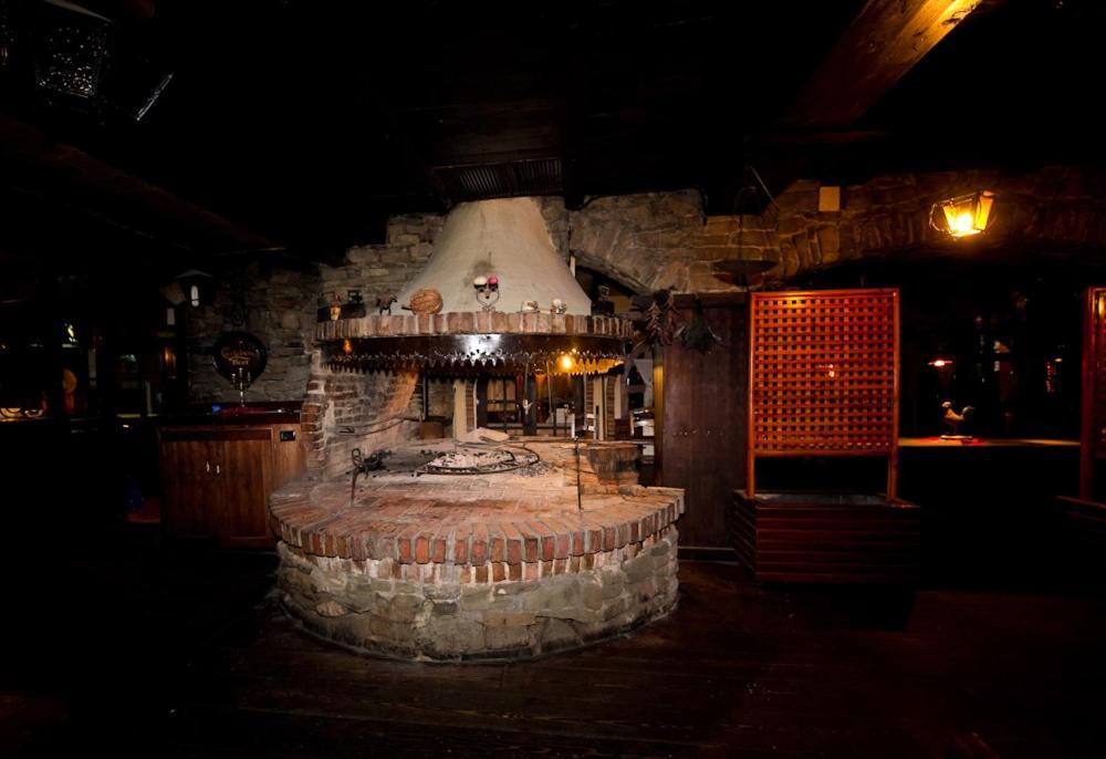Hotel Restaurant Bujtina E Gjelit Tiranë Ngoại thất bức ảnh