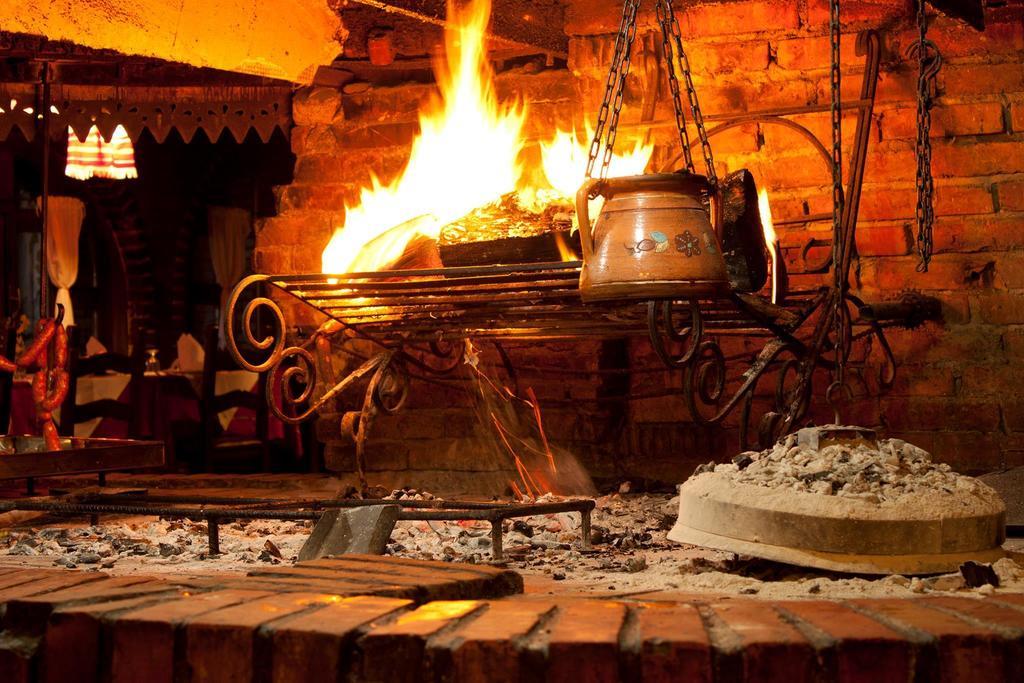 Hotel Restaurant Bujtina E Gjelit Tiranë Ngoại thất bức ảnh