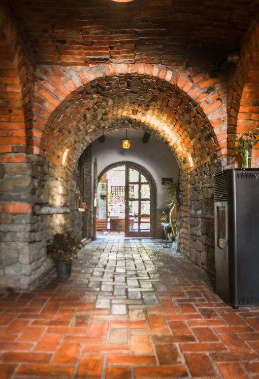 Hotel Restaurant Bujtina E Gjelit Tiranë Ngoại thất bức ảnh