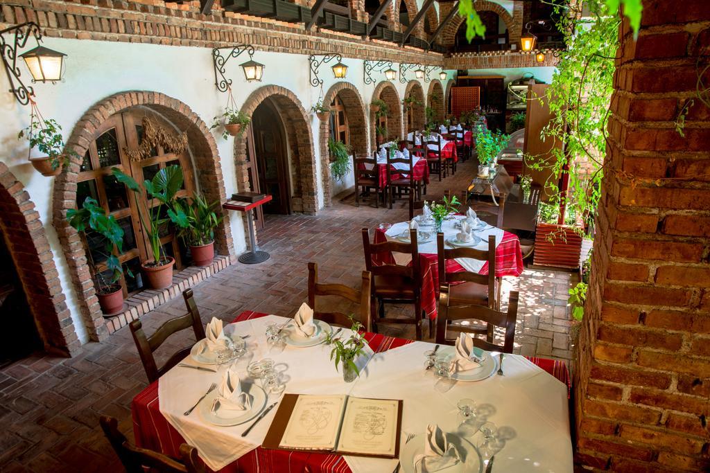 Hotel Restaurant Bujtina E Gjelit Tiranë Ngoại thất bức ảnh