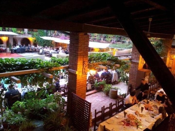 Hotel Restaurant Bujtina E Gjelit Tiranë Ngoại thất bức ảnh