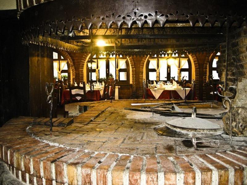 Hotel Restaurant Bujtina E Gjelit Tiranë Ngoại thất bức ảnh