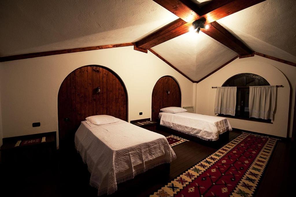 Hotel Restaurant Bujtina E Gjelit Tiranë Ngoại thất bức ảnh