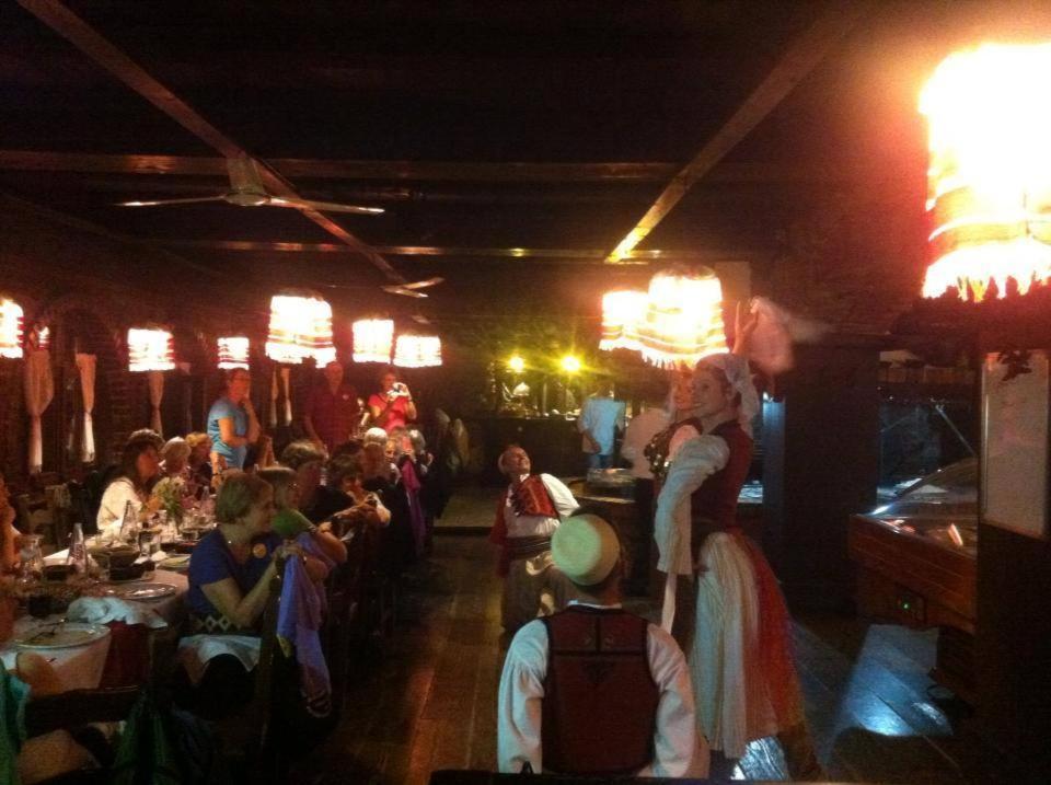 Hotel Restaurant Bujtina E Gjelit Tiranë Ngoại thất bức ảnh