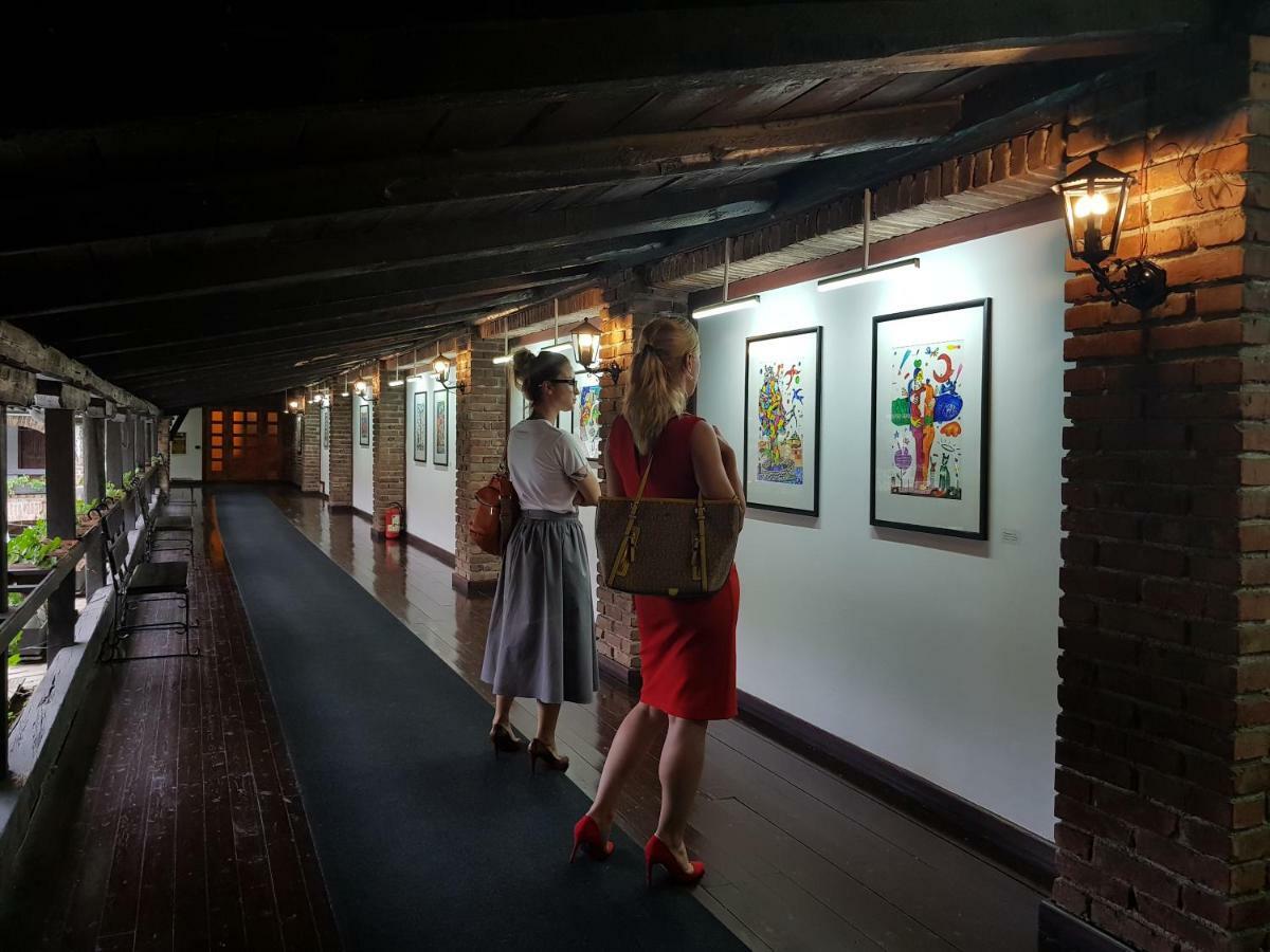 Hotel Restaurant Bujtina E Gjelit Tiranë Ngoại thất bức ảnh