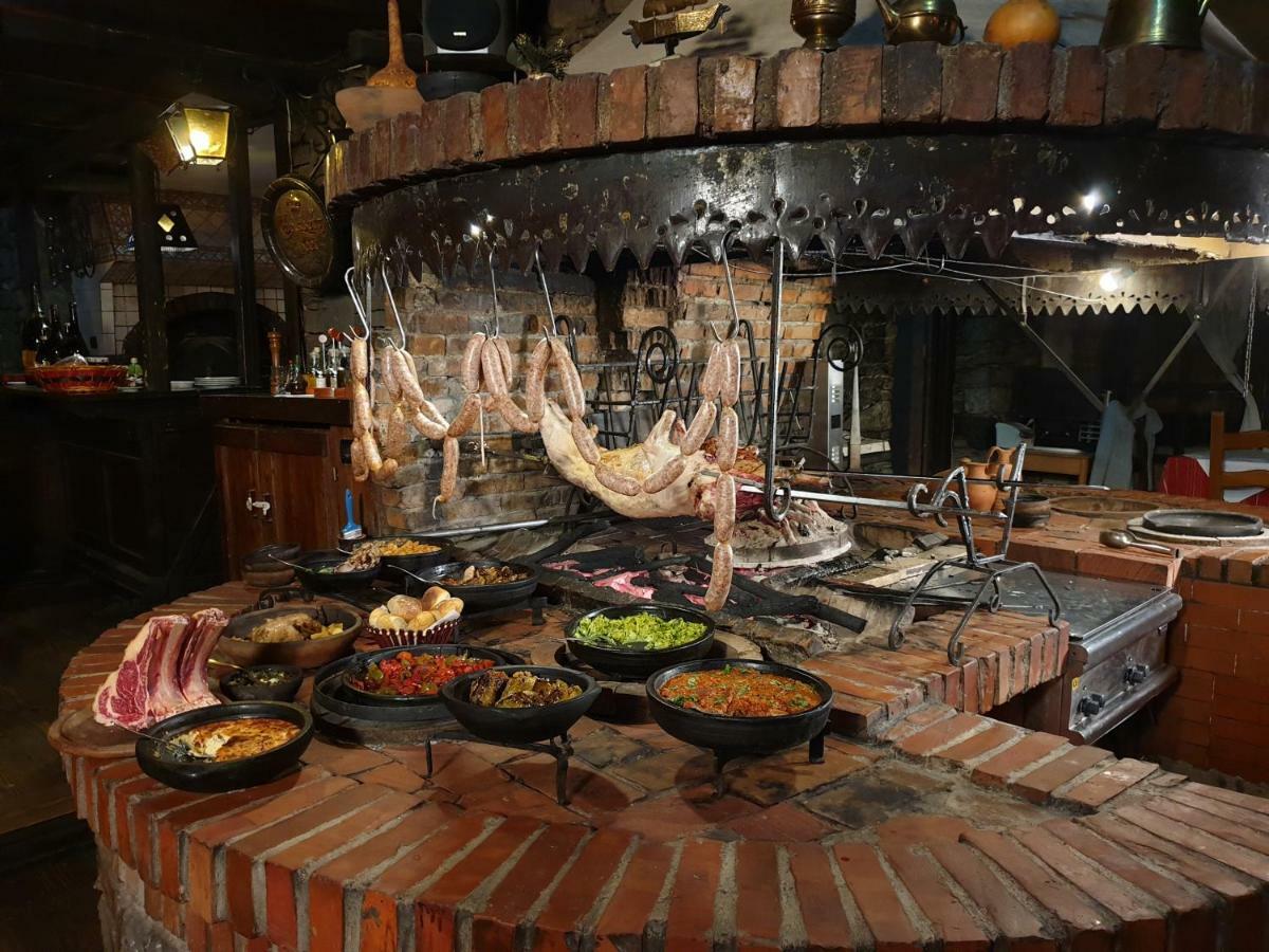 Hotel Restaurant Bujtina E Gjelit Tiranë Ngoại thất bức ảnh