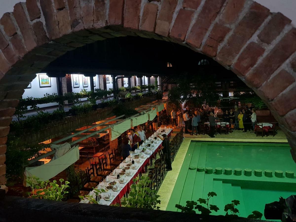 Hotel Restaurant Bujtina E Gjelit Tiranë Ngoại thất bức ảnh