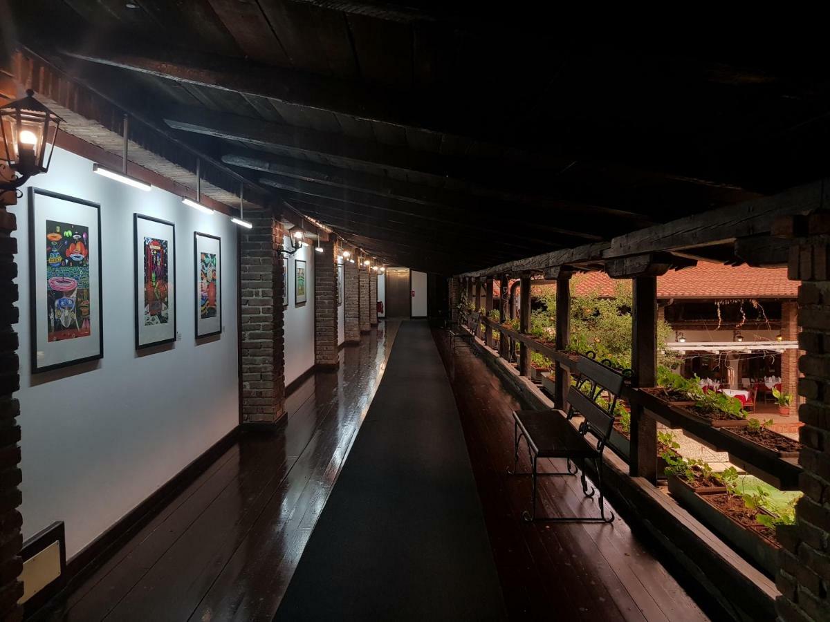Hotel Restaurant Bujtina E Gjelit Tiranë Ngoại thất bức ảnh